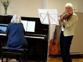 Frau Chr. Guggisberg u. Frau E. Schnydrig